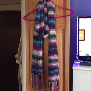 Stripped knitted scarf